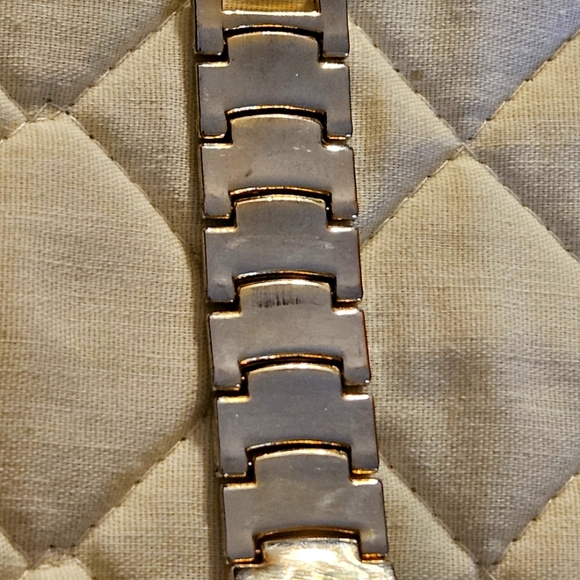 Macy's Charter Club Ladies Goldtone Watch ☆ Gemmed ☆ New Battery ☆ - Picture 6 of 6